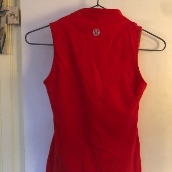Red workout Lulu top. - Picture 5 of 5